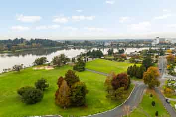 10 Jacks Landing Drive, Hamilton Lake