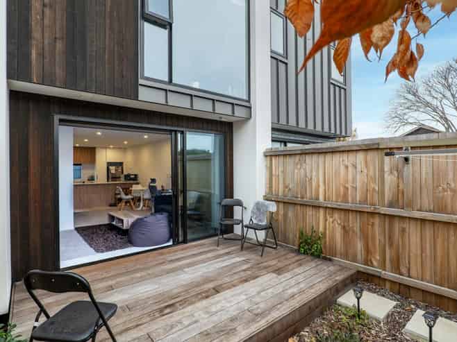 2/24 Devonport Lane, Saint Albans