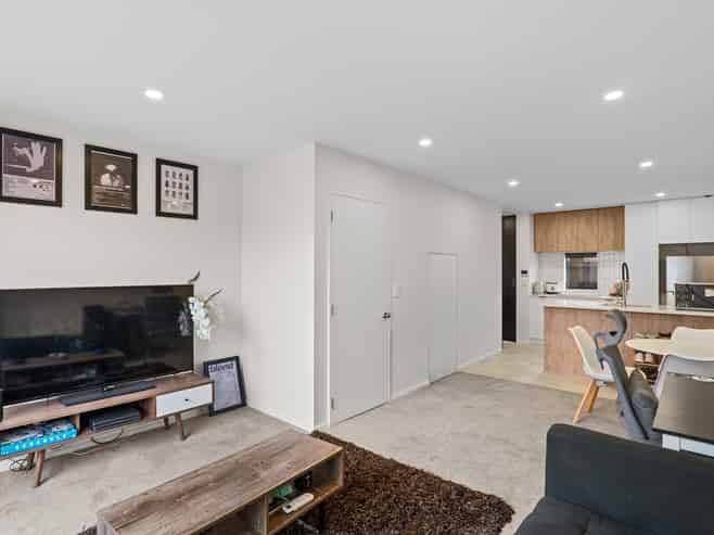 2/24 Devonport Lane, Saint Albans