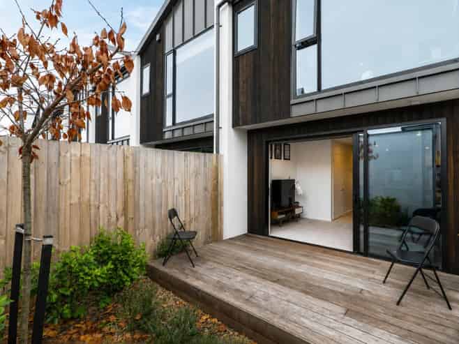 2/24 Devonport Lane, Saint Albans