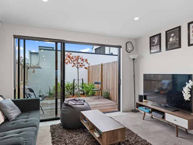 2/24 Devonport Lane, Saint Albans