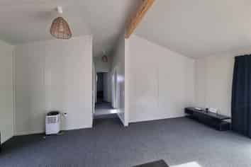 586B Pioneer Highway, Highbury