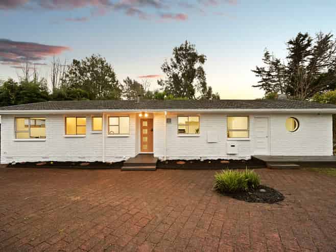 20 Splitt Avenue, Glenview