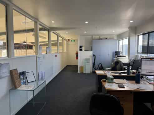 Dual access, light-filled warehouse