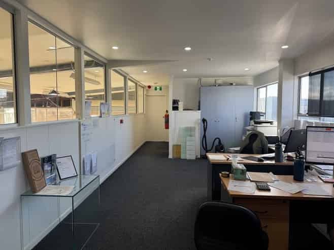 Dual access, light-filled warehouse