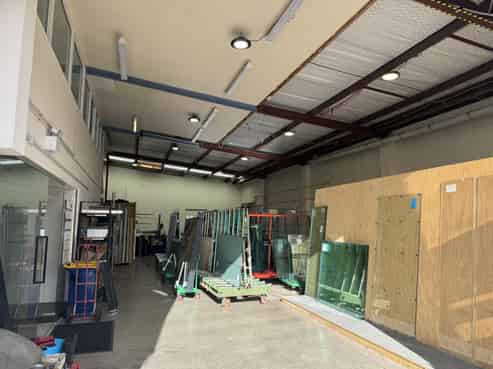 Dual access, light-filled warehouse
