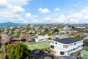 99 East Coast Road, Castor Bay