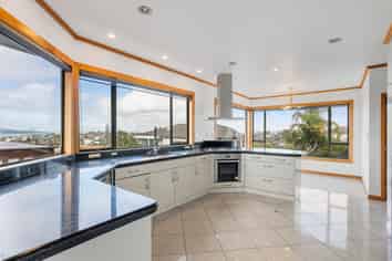 99 East Coast Road, Castor Bay