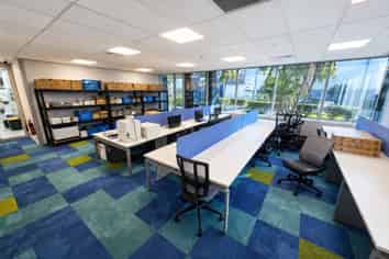 Versatile Airport Oaks office