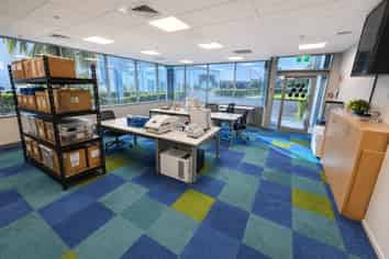 Versatile Airport Oaks office