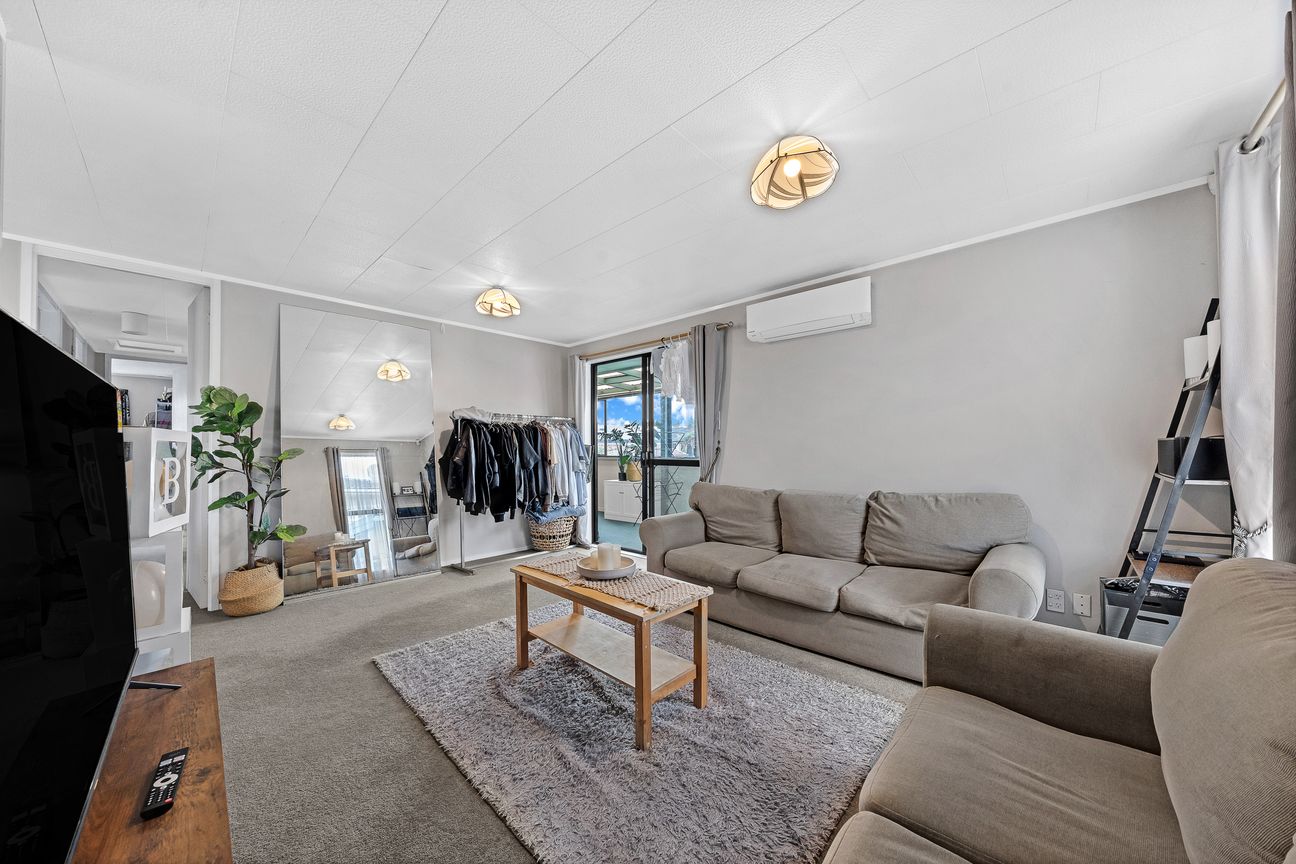 Your Family's First Home or Smart Investment - Więcej
