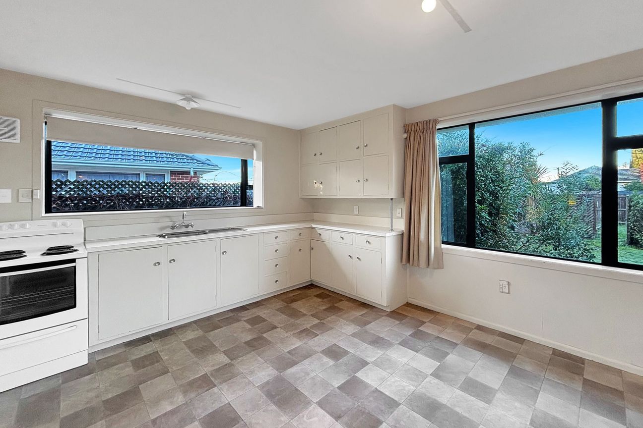 House in Christchurch, Bishopdale - View 2