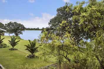 10 Roretana Drive, Athenree