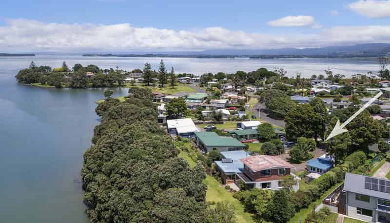 10 Roretana Drive, Athenree