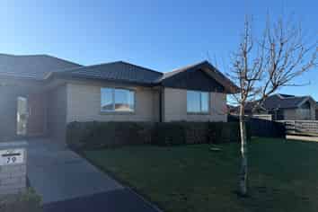 79 Sunline Avenue, Lincoln