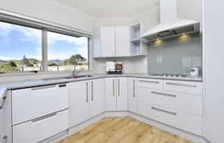 53c Lord Auckland Road, Wakefield