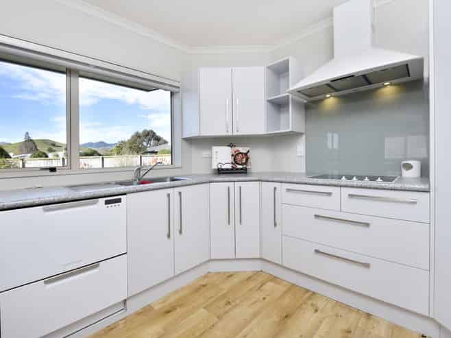 53c Lord Auckland Road, Wakefield