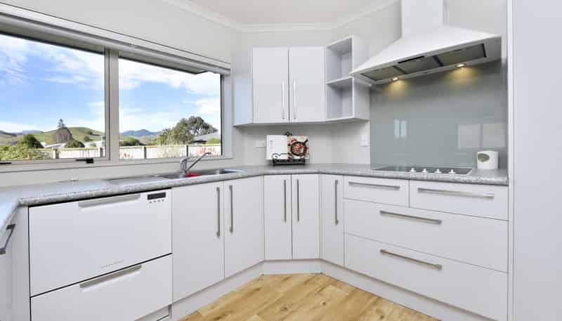 53c Lord Auckland Road, Wakefield