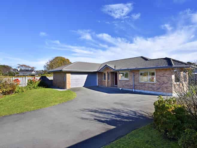53c Lord Auckland Road, Wakefield