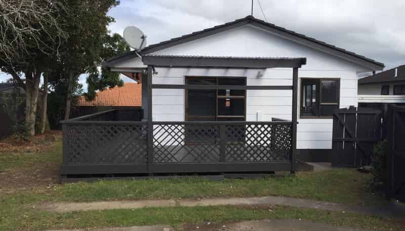 2/20 Burundi Avenue, Clendon Park