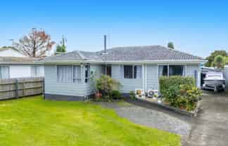 17 Gibbons Road, Weymouth