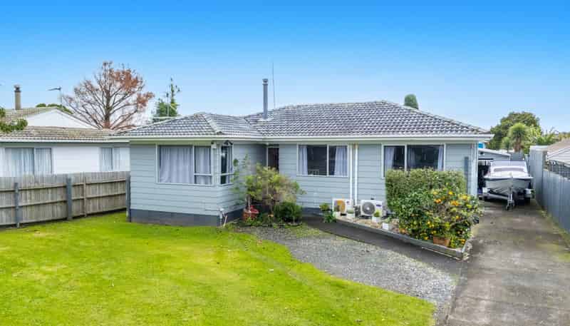 17 Gibbons Road, Weymouth