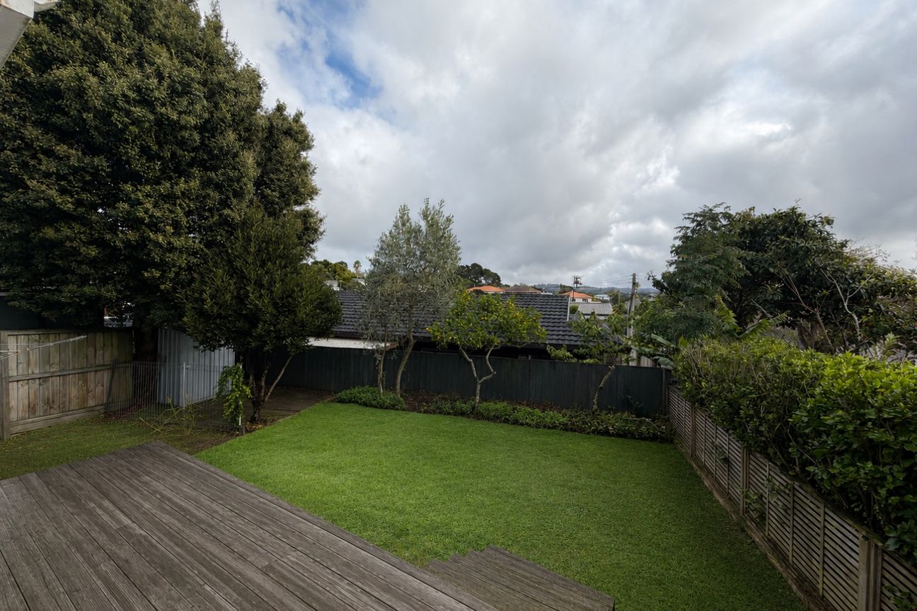 Charming 3-Bedroom Family Home in Sought-After Blockhouse Bay - Flere