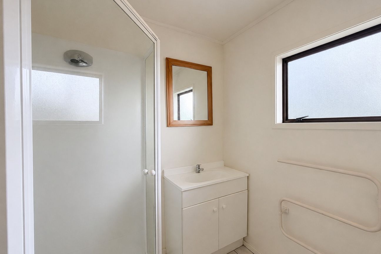 Charming 3-Bedroom Family Home in Sought-After Blockhouse Bay - Visning 3