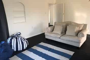 427 High Street South, Carterton