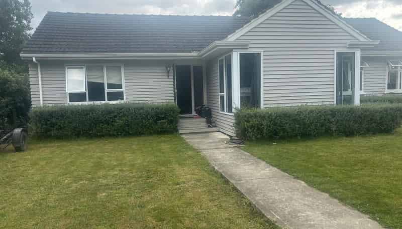 427 High Street South, Carterton