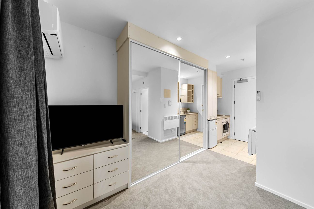 Freshly Renovated Building - One Bedroom Apart... - Ansicht 4