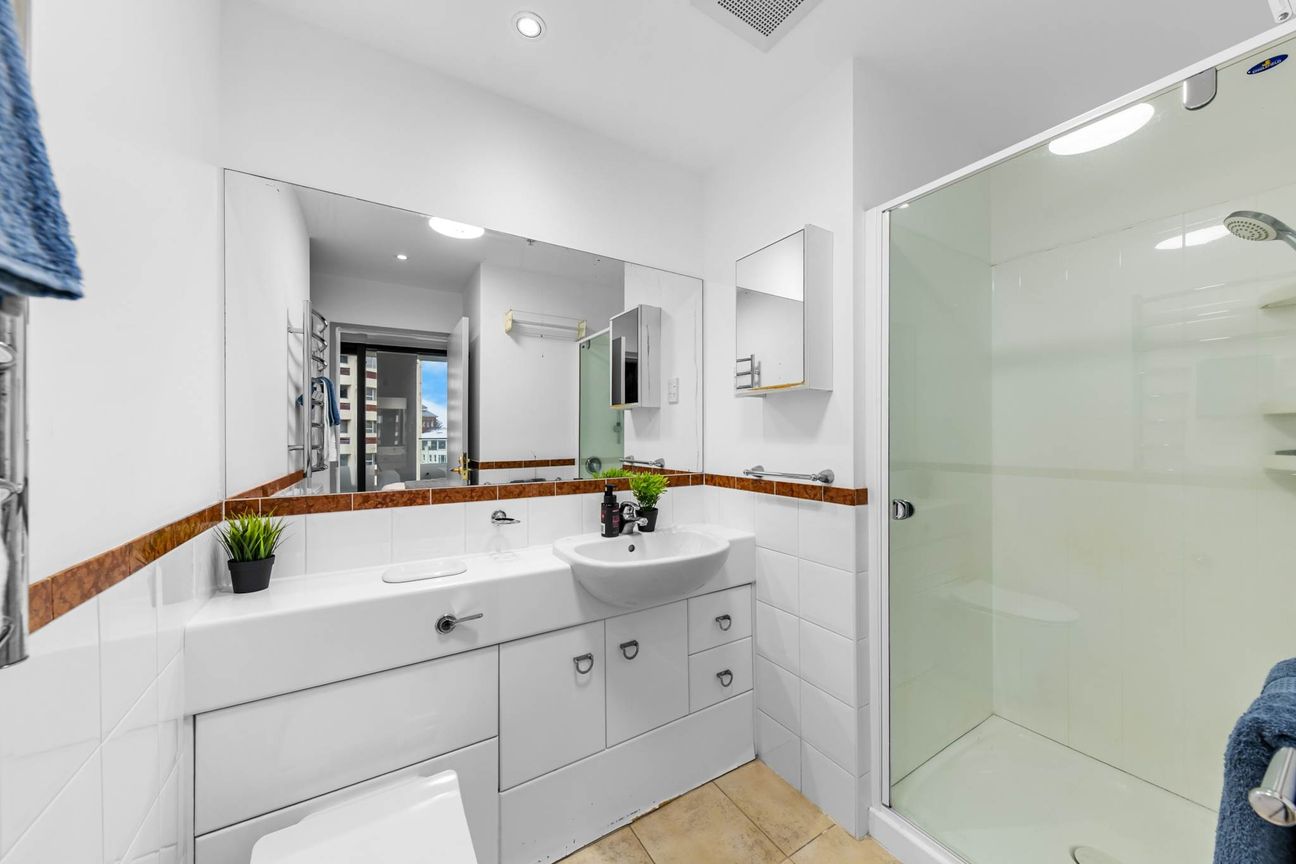 Freshly Renovated Building - One Bedroom Apart... - Mehr