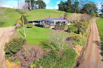 215 Hautope Road, Omakere