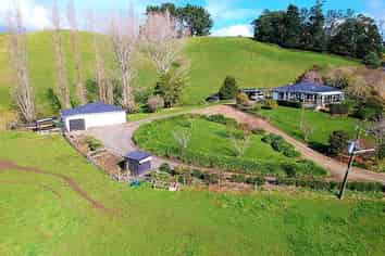 215 Hautope Road, Omakere