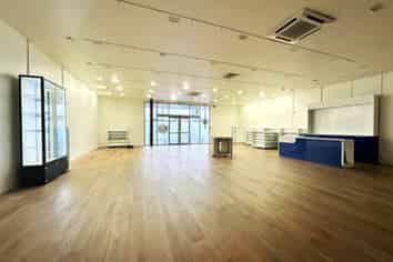 PRIME RETAIL IN WESTGATE SHOPPING PRECINCT
