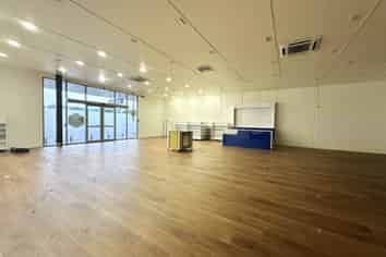 PRIME RETAIL IN WESTGATE SHOPPING PRECINCT
