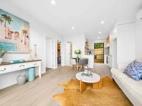 2/92 Titirangi Road, New Lynn