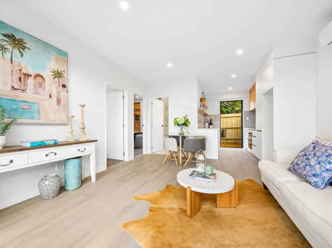 2/92 Titirangi Road, New Lynn