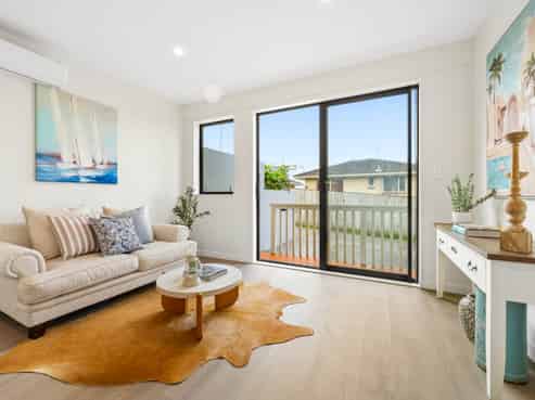 2/92 Titirangi Road, New Lynn