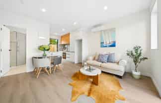 2/92 Titirangi Road, New Lynn