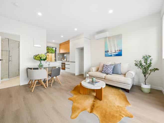 2/92 Titirangi Road, New Lynn