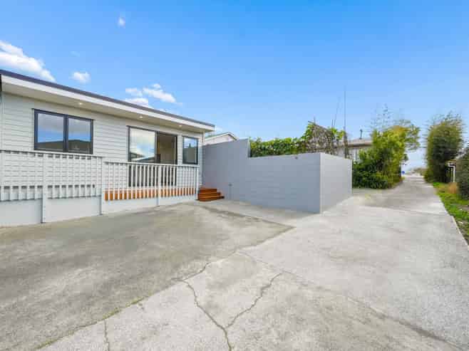 2/92 Titirangi Road, New Lynn