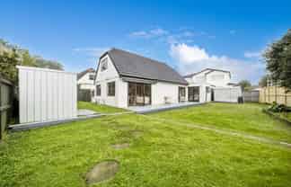 2/327 Bucklands Beach Road, Bucklands Beach