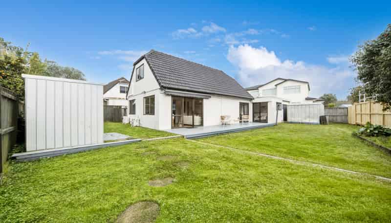 2/327 Bucklands Beach Road, Bucklands Beach