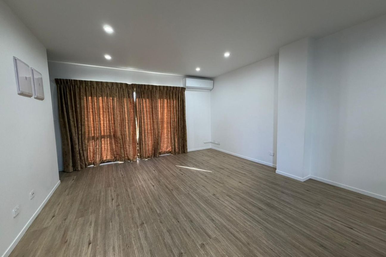 Spacious Three Bedroom Property In Henderson - Widok 2