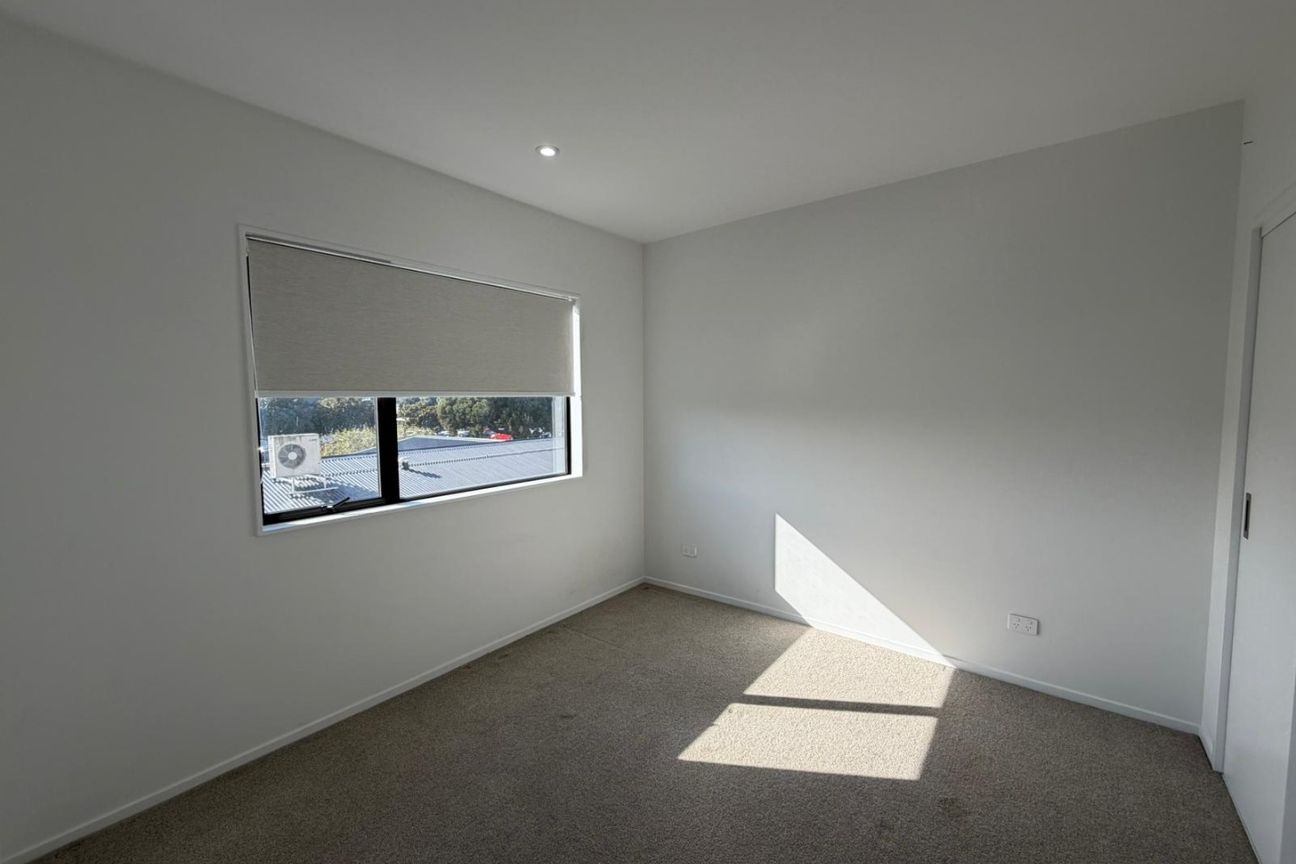 Spacious Three Bedroom Property In Henderson - Widok 5