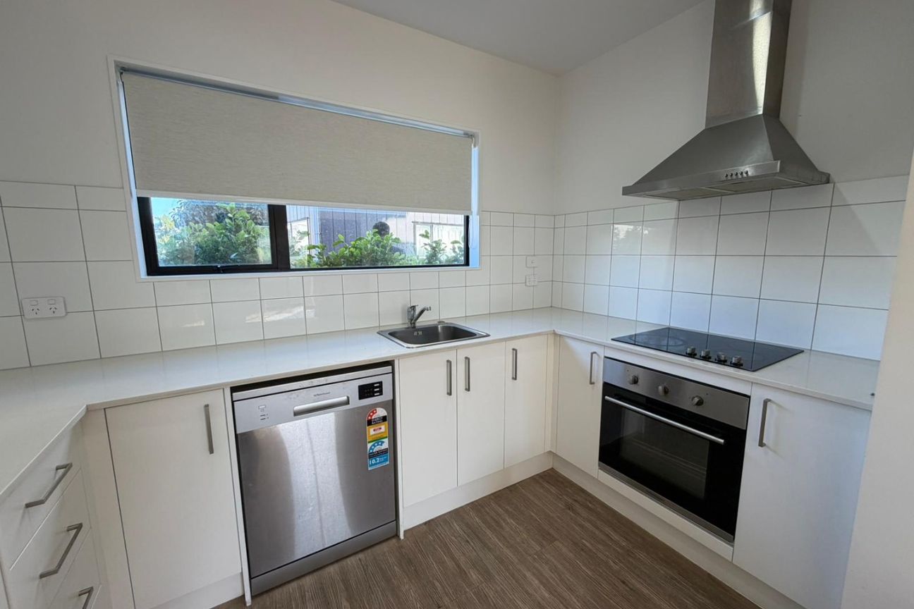 Spacious Three Bedroom Property In Henderson - Widok 3