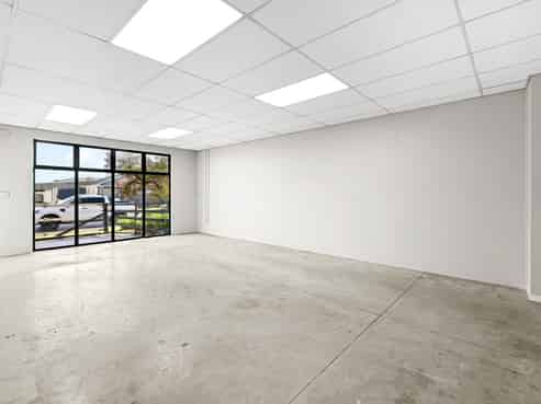 Warehouse, office & showroom opportunity