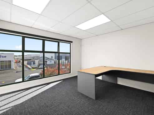 Warehouse, office & showroom opportunity