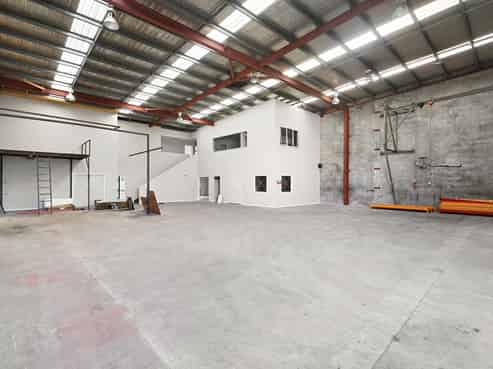 Warehouse, office & showroom opportunity